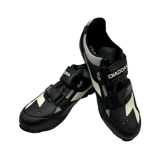 DIADORA Escape 2 Black / White 45