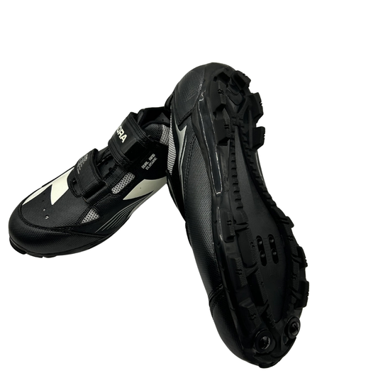 DIADORA Escape 2 Black / White 45