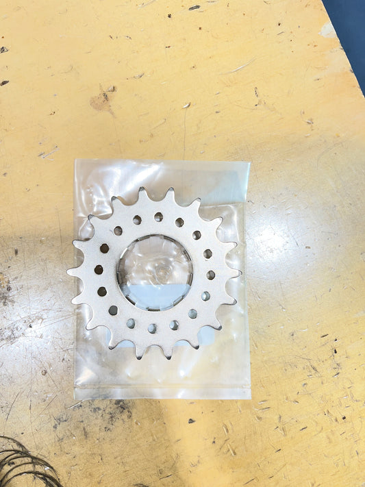 Cog for cassette hub with flange CR-Mo, 18T 3/32 silver