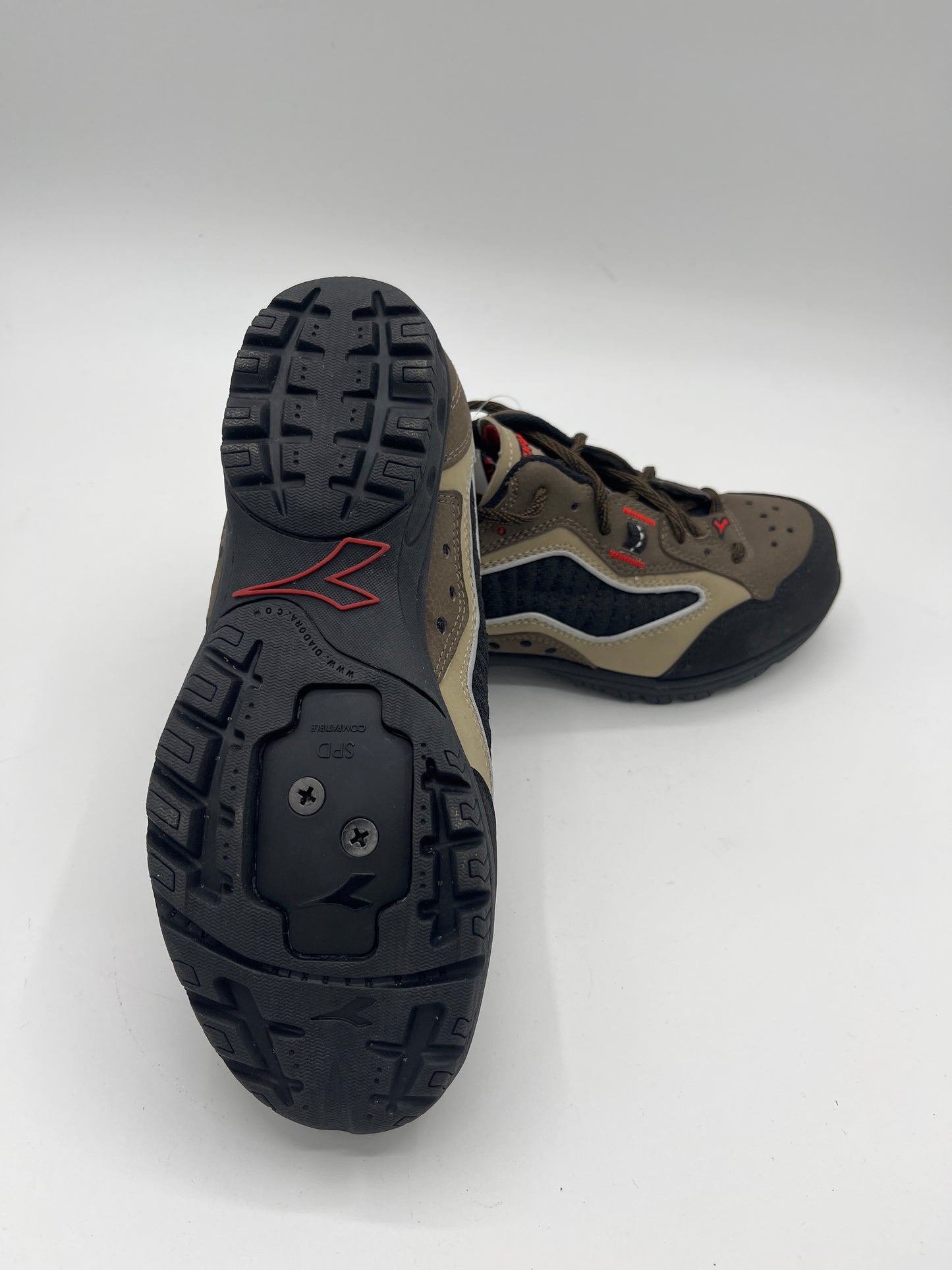 DIADORA Caymano