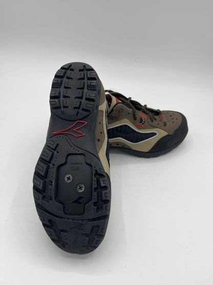 DIADORA Caymano