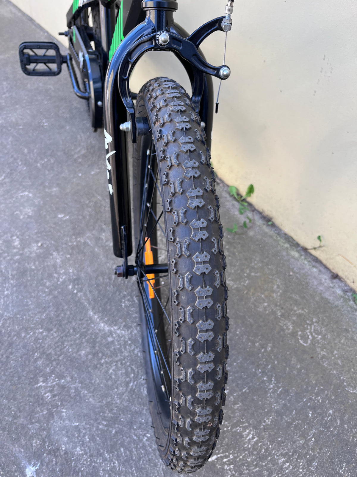 AVANTI MXR 20” KIDS BIKE - BLACK/GREEN